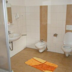 Отель Gasthaus Hinterbrühl Австрия, Зальцбург - отзывы, цены и фото номеров - забронировать отель Gasthaus Hinterbrühl онлайн ванная фото 2