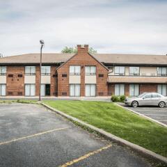 Отель Comfort Inn Brossard парковка