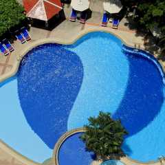 Отель Waterfront Suites Phuket by Centara бассейн фото 2