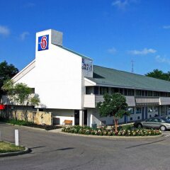 Отель Motel 6 Columbus - Worthington США, Колумбус - отзывы, цены и фото номеров - забронировать отель Motel 6 Columbus - Worthington онлайн парковка