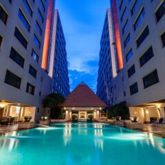 Twin Towers Hotel с домашними животными