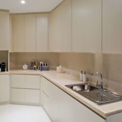 V Hotel Dubai, Curio Collection by Hilton в номере