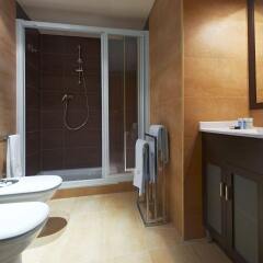 Отель Gran de Gràcia Apartments Испания, Барселона - отзывы, цены и фото номеров - забронировать отель Gran de Gràcia Apartments онлайн ванная
