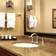Отель Embassy Suites Bloomington Блумингтон ванная