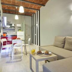 Апартаменты Fira Centric Apartments Барселона комната для гостей фото 4