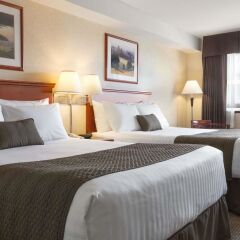 Отель Days Inn & Suites Langley комната для гостей