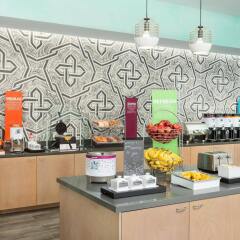 Отель Hampton Inn & Suites Santa Monica США, Санта-Моника - отзывы, цены и фото номеров - забронировать отель Hampton Inn & Suites Santa Monica онлайн питание фото 2