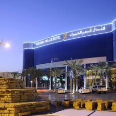 Отель Al Hamra Palace By Warwick пляж