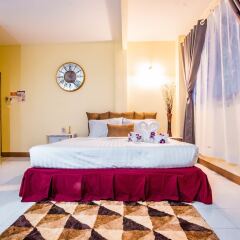Отель Baanzarn Guesthouse сейф в номере