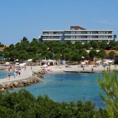 Отель All Suites Island Hotel Istra Хорватия, Ровинь - отзывы, цены и фото номеров - забронировать отель All Suites Island Hotel Istra онлайн пляж фото 2