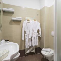 Hotel Calypso Римини ванная