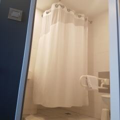 Отель Holiday Inn Express Geneva Airport ванная фото 2
