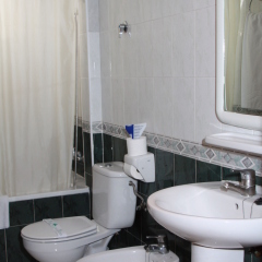 Отель Apartamentos Avenida Испания, Пляж Леванте - отзывы, цены и фото номеров - забронировать отель Apartamentos Avenida онлайн ванная