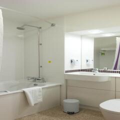 Отель Premier Inn London Hampstead ванная