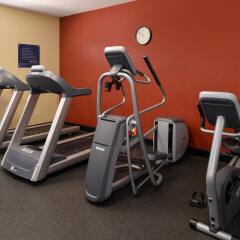 Отель Hampton Inn Albuquerque - University Midtown фитнесс-зал