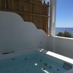Отель Sea La Vie Beachfront Suites Греция, Остров Санторини - отзывы, цены и фото номеров - забронировать отель Sea La Vie Beachfront Suites онлайн бассейн