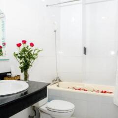 Отель Lucky Hotel Nha Trang Вьетнам, Нячанг - отзывы, цены и фото номеров - забронировать отель Lucky Hotel Nha Trang онлайн ванная