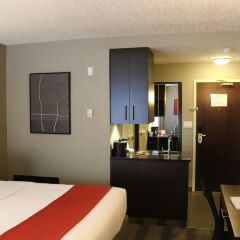 Отель Holiday Inn Calgary-Airport Канада, Калгари - отзывы, цены и фото номеров - забронировать отель Holiday Inn Calgary-Airport онлайн удобства в номере фото 2