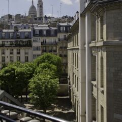 Отель Le Montclair Montmartre by Hiphophostels Париж балкон