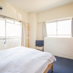 Апартаменты Hakata Apartment Хаката комната для гостей фото 3