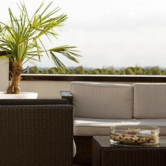 Отель Holiday Inn Munich-Unterhaching Германия, Унтерхахинг - 7 отзывов об отеле, цены и фото номеров - забронировать отель Holiday Inn Munich-Unterhaching онлайн балкон
