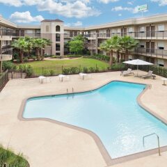 Отель Wyndham Garden Baton Rouge бассейн фото 2