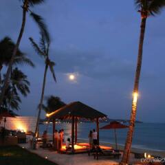 Отель Weekender Resort пляж