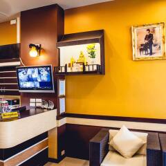 Отель Chalong Boutique Inn Таиланд, Бухта Чалонг - отзывы, цены и фото номеров - забронировать отель Chalong Boutique Inn онлайн гостиничный бар
