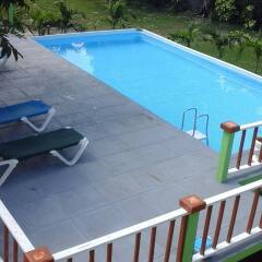 Отель Moms Village Resort бассейн