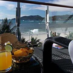 Отель The Bliss Suite Patong бассейн