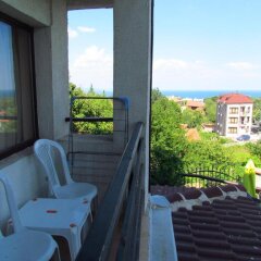 Отель Guest House Dvata Bora Болгария, Генерал-Кантраджиево - отзывы, цены и фото номеров - забронировать отель Guest House Dvata Bora онлайн балкон