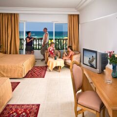 Отель Le Soleil Bella Vista - Couple and family only Монастир комната для гостей фото 2