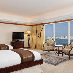 Отель Hilton Sharjah ОАЭ, Шарджа - 10 отзывов об отеле, цены и фото номеров - забронировать отель Hilton Sharjah онлайн комната для гостей фото 3