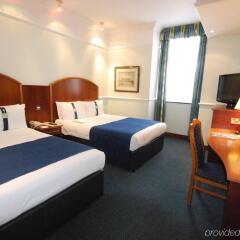 Отель Holiday Inn London Oxford Circus сейф в номере