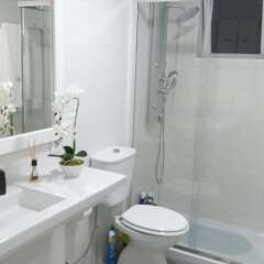Апартаменты Apartment With 2 Bedrooms in Fajã de Baixo, With Wonderful sea View, Furnished Garden and Wifi - 1 km From the Beach Понта-Делгада ванная