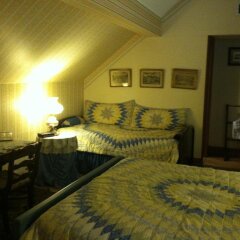 Отель Corners Mansion Inn- A Bed & Breakfast комната для гостей фото 4