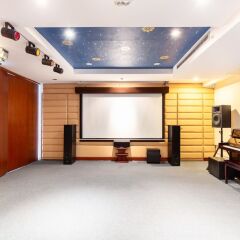 Отель Lasalle Suites & Spa