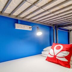 RedDoorz Hostel комната для гостей