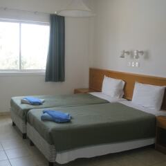 DebbieXenia Hotel Apartments вид на фасад фото 2