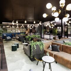 Отель Renaissance Amsterdam Schiphol Airport Hotel Нидерланды, Аалсмеер - отзывы, цены и фото номеров - забронировать отель Renaissance Amsterdam Schiphol Airport Hotel онлайн гостиничный бар