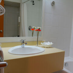 Отель Lou Lou'a Beach Resort ОАЭ, Шарджа - 7 отзывов об отеле, цены и фото номеров - забронировать отель Lou Lou'a Beach Resort онлайн ванная