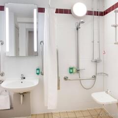 Отель Jurys Inn Brighton ванная фото 2