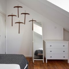 Отель Alecrim 4 · Bright Tailor Made in the Heart of Lisbon Лиссабон комната для гостей фото 5