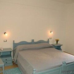 Hotel Residence Ampurias Кастельсардо сейф в номере