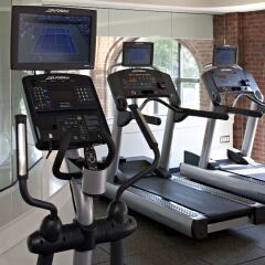 Отель Delta Hotels by Marriott Bessborough фитнесс-зал фото 3
