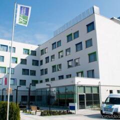 Отель Holiday Inn Express Warsaw Airport городской автобус