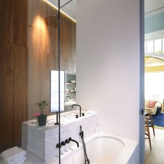 Raphael Suites in Antwerp, Belgium from 141$, photos, reviews - zenhotels.com bathroom photo 2