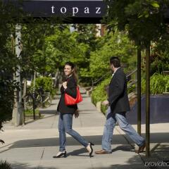 Kimpton Topaz Hotel развлечения