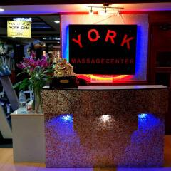 York International Hotel развлечения