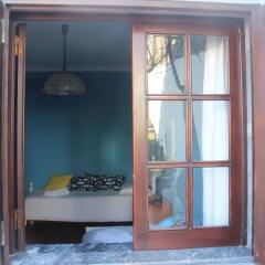 Ericeira Chill Hill Hostel & Private Rooms - Peach Garden сейф в номере